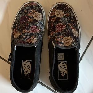 SIZE 7 WOMEN FLORAL SLIP ON VANS WITH SUEDE BACKS - USED
